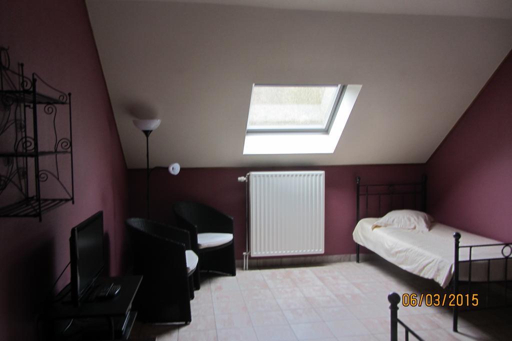 Auberge De La Lesse Celles  Habitación foto