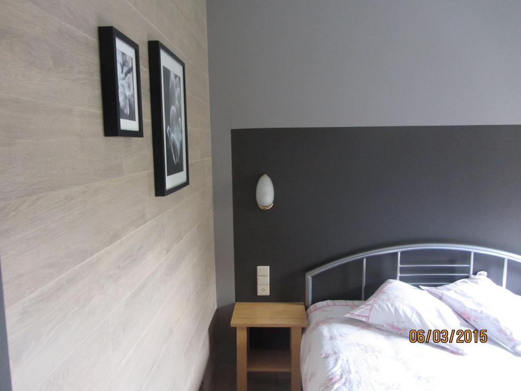 Auberge De La Lesse Celles  Habitación foto